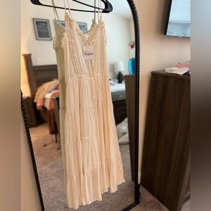 Beautiful Cream MIidi Dress - NWT